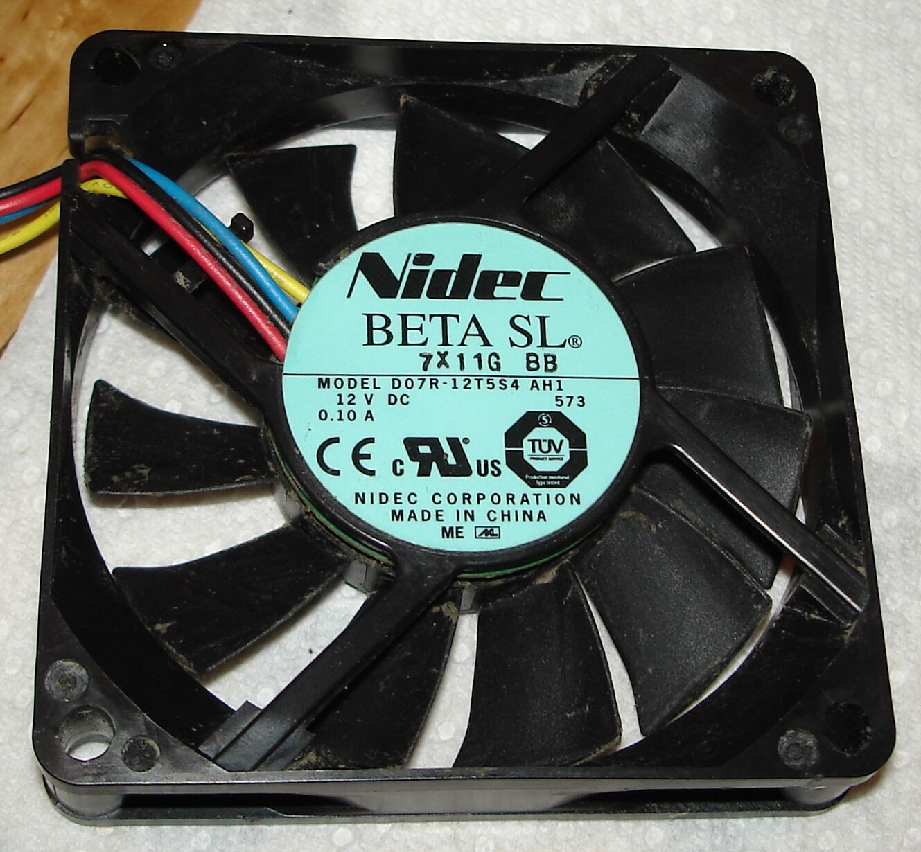 Clean CPU fan bottom